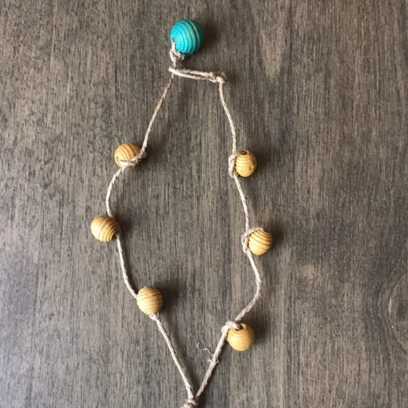 Handmade hemp string and shell pendant choker - Picture 3 of 7
